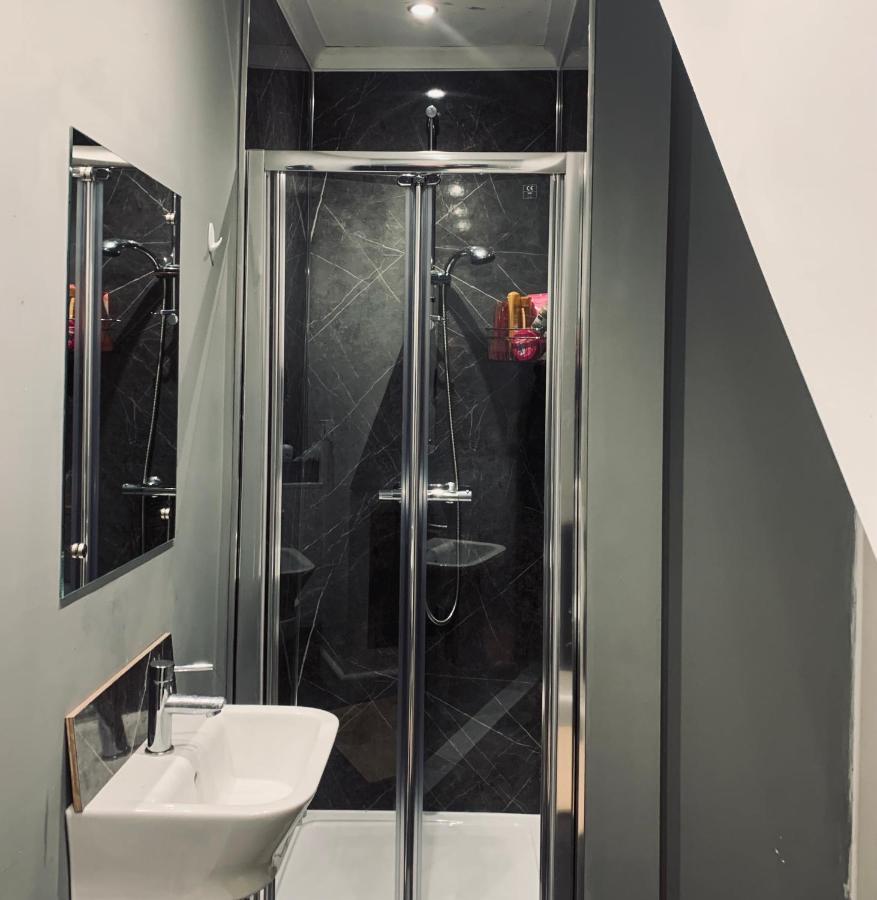 Вилла Fantastic Location, Annexe With Hot Tub Warmingham Экстерьер фото